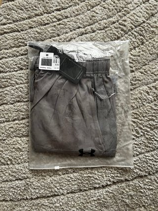 Pantalón Under Armour con cremalleras