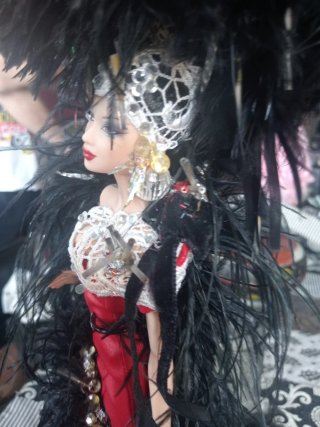 Muñeca Barbie OOAK Vestido Negro y Rojo