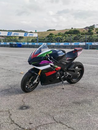 Carenado circuito Aprilia RSV4