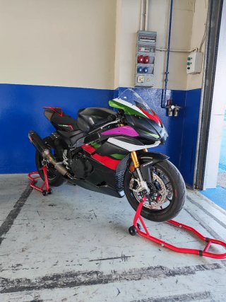 Carenado circuito Aprilia RSV4
