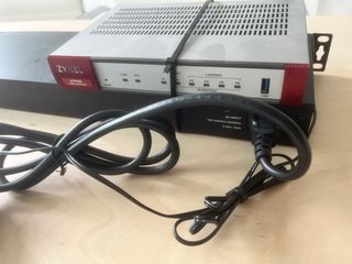 Firewall ZyWALL ATP100 y Switch Gigabit 24 Puertos