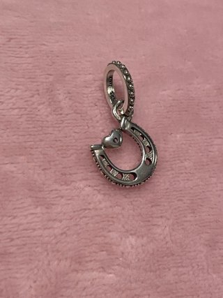 Charm Herradura Corazón