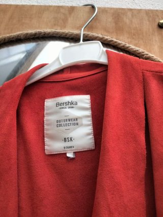 Gilet sfrangiato Bershka arancione taglia unica