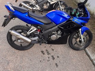 2 Honda CBR 125R Sportbike Negra/Plata - azul/neg