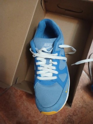 Zapatillas Nike Azules y Amarillas