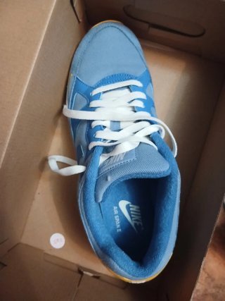 Zapatillas Nike Azules y Amarillas