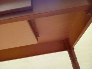 Mesa de cocina y 2 sillas de madera