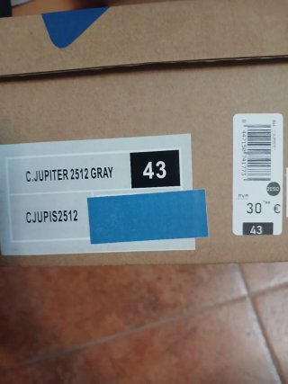 Zapatillas Joma grises y blancas
