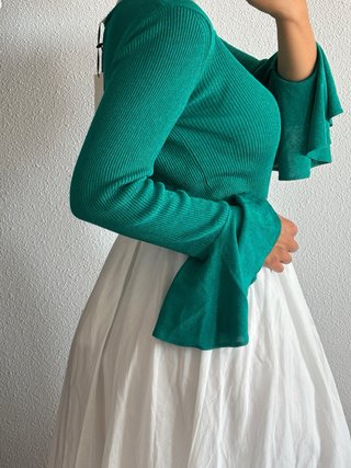 Blusa Uterqüe verde manga acampanada