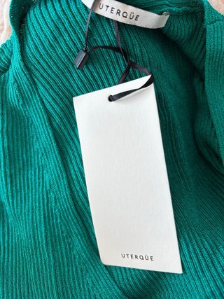 Blusa Uterqüe verde manga acampanada