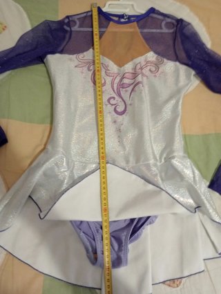 Maillot patinaje artístico blanco y morado