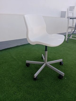 Silla de escritorio blanca