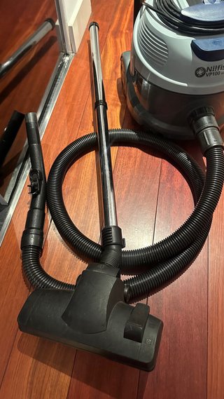 Aspirador Profesional Nilfisk VP100 Go Line