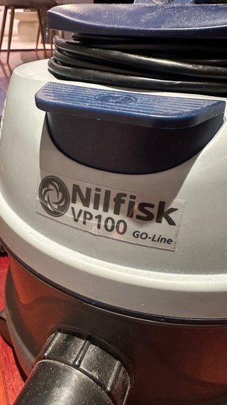 Aspirador Profesional Nilfisk VP100 Go Line