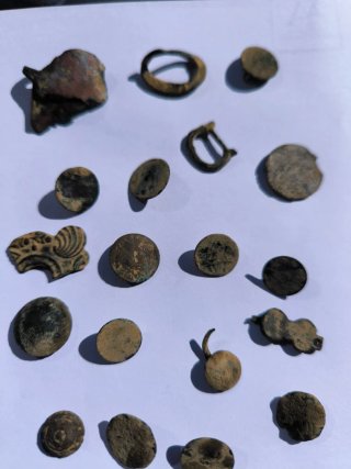 Lote de botones y elementos antiguos