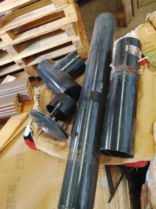 Tubos de chimenea metálicos, uno de 1 m. Ot de 50