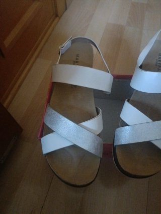 Sandalias blancas y plateadas talla 40