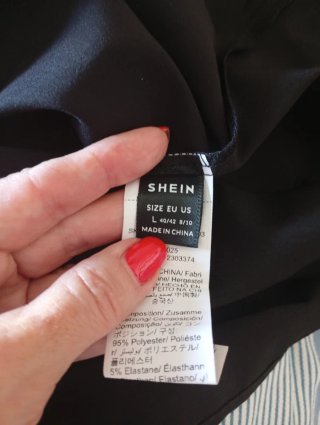 Blusa Shein negra con encaje