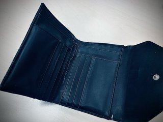 Monedero Cartera Guess Negro y Dorado