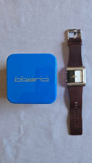 Reloj de pulsera con correa de cuero marca fosil