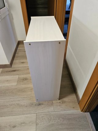 Zapatero de madera y plástico
