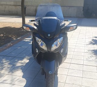 Suzuki Burgman 650 Executive Negra