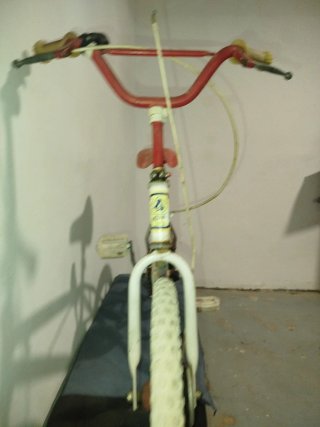 Bicicleta BMX infantil blanca
