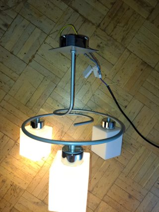 Lámpara de techo moderna plateada y blanca