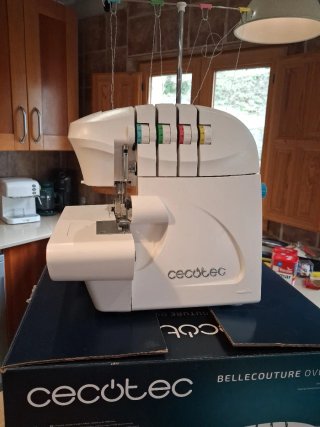 Máquina de coser Cecotec Overlock