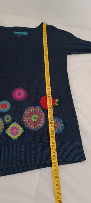 Jersey Desigual azul con bordados
