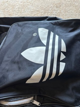 Mochila Adidas Negra y Blanca