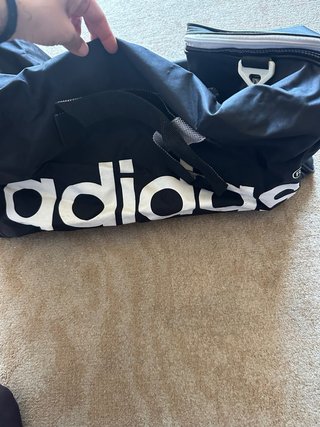 Mochila Adidas Negra y Blanca