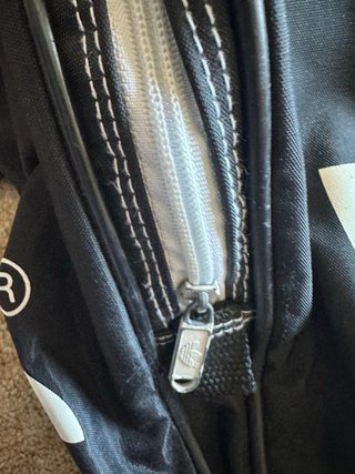 Mochila Adidas Negra y Blanca