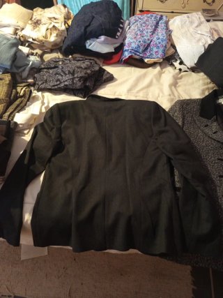 Chaqueta de mujer negra y gris