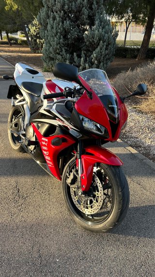 Honda CBR 600 RR 2008 Roja y Blanca