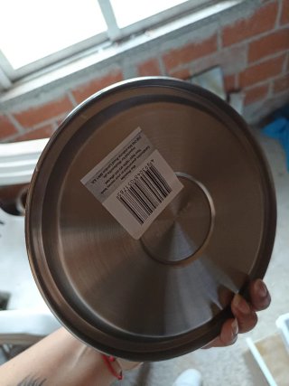 Tetera de metal plateada