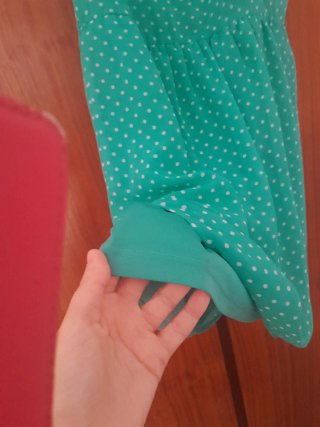 Vestido con lunares blancos