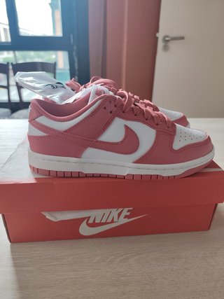 Zapatillas Nike Dunk Low Rosa y Blanco