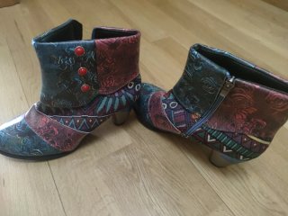Botines Multicolor con Diseño Étnico