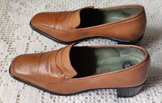 Zapatos El Cuco marrones. Talla 37