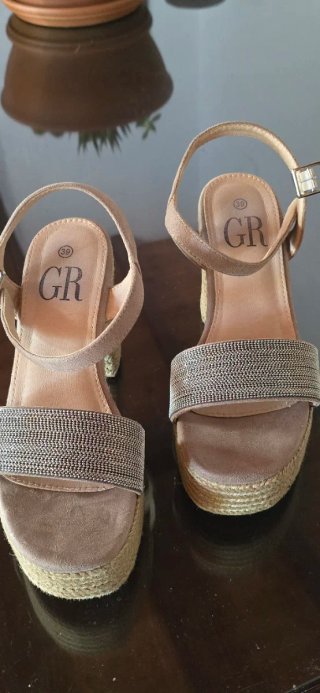 Sandalias GR Plataforma Alta Beige/Plata Talla 39