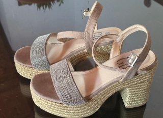 Sandalias GR Plataforma Alta Beige/Plata Talla 39