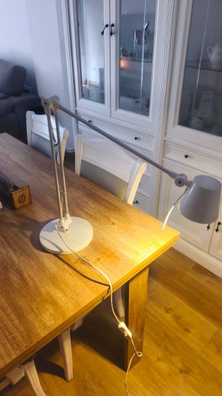 Lámpara de mesa blanca metal y plástico