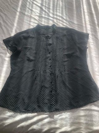 Blusa negra lunares,top blanco y