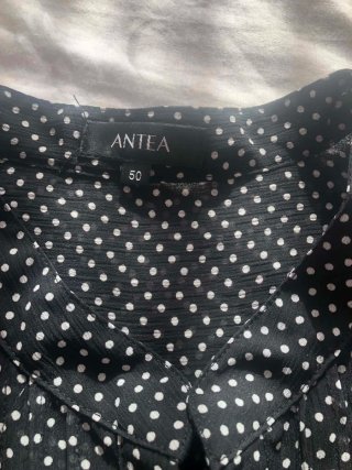 Blusa negra lunares,top blanco y