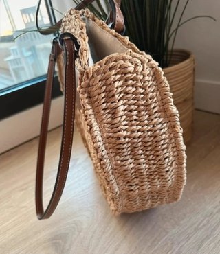 Bolso redondo rafia Parfois con borlas