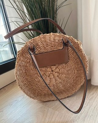 Bolso redondo rafia Parfois con borlas