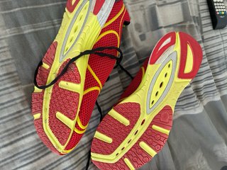 Zapatillas KSwiss Talla 42 Rojas y Amarillas