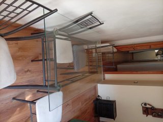 Mesa de comedor de cristal y sillas