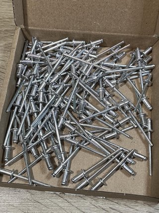 Remaches ciegos de 4,0 x 8 mm